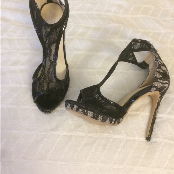 🔥Black Open Toe Cutout Lace Heels🔥 - Picture 3 of 3